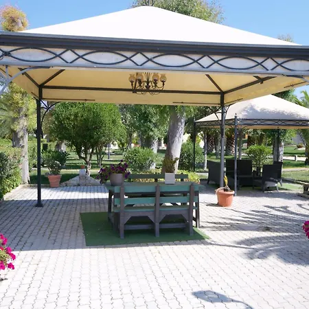With A Shared Pool Near The Adriatic Sea Hébergement de vacances *